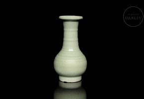 Glazed ceramic vase with a ‘Bamboo’ neck, Ming dynasty