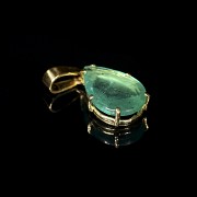 Yellow gold with emerald pendant