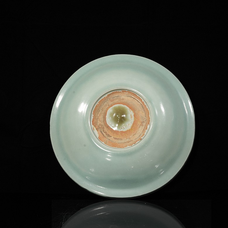 Plato de cerámica vidriada celadón de Longquan, dinastía Ming