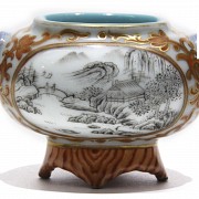 Small porcelain vessel, with Qianlong seal.