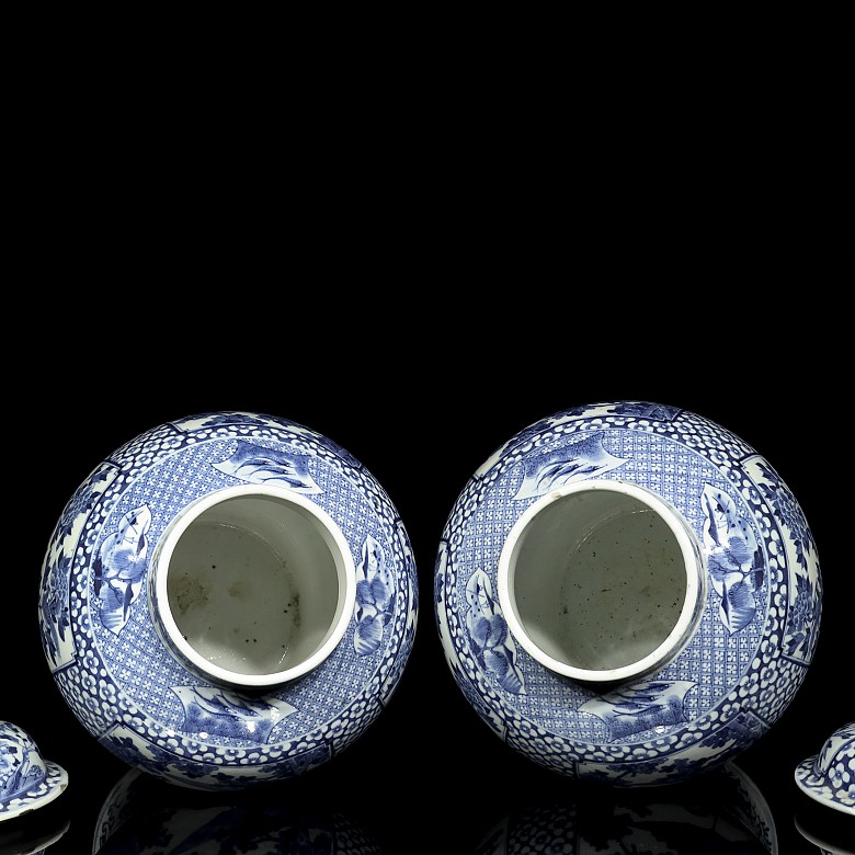 Pareja de tibores de porcelana azul y blanco, Jingdezhen, dinastía Qing