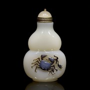 Agate snuff bottle 