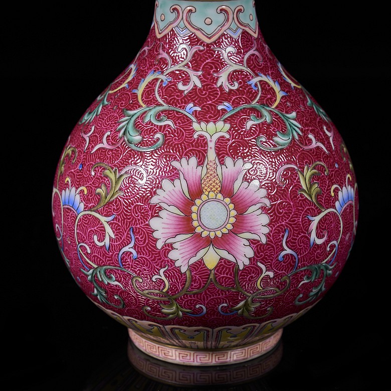 Porcelain vase “famille rose”, Qing dynasty, with Qianlong seal