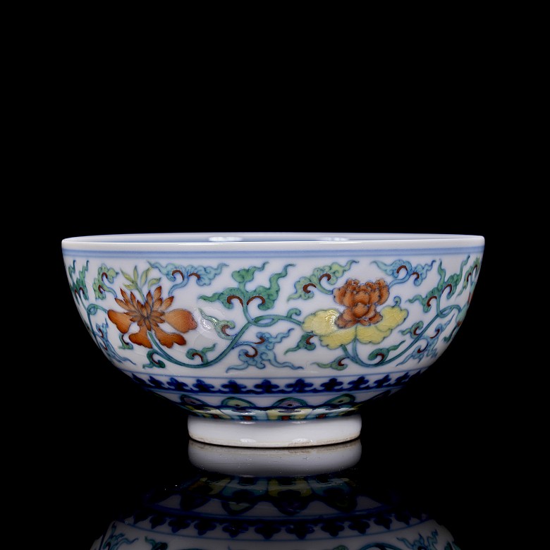 Porcelain bowl with Doucai glaze ‘Flowers’, with Daoguang seal