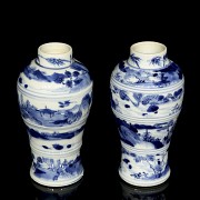 Pair of small blue and white vases, Qing dynasty