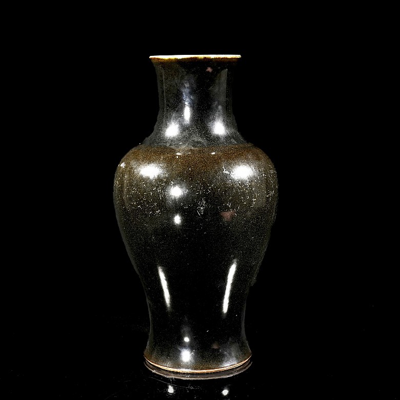 Glazed porcelain vase, with Guangxu seal