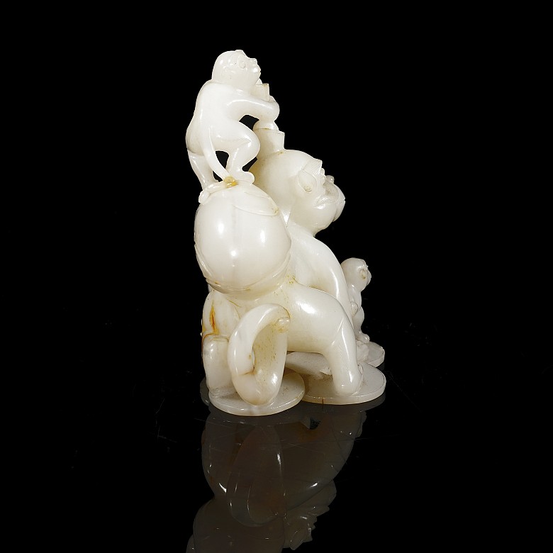 White jade figurine ‘Monkeys’, Qing dynasty