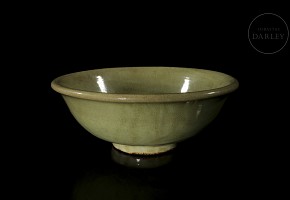 Large celadon-glazed ceramic bowl, Qing dynasty