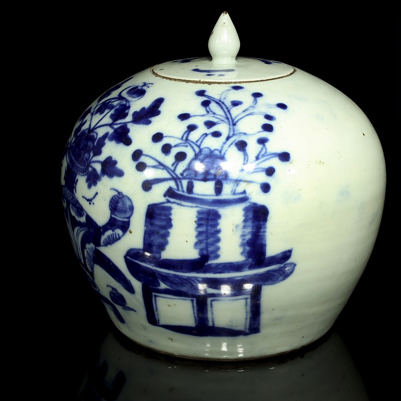 Blue and white tibor with lid, 20th century