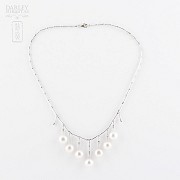 18k white gold necklace with white pearls and diamonds.