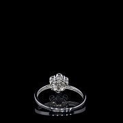 Ring ‘Flower’ in white gold with diamonds