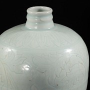 Celadon ware ‘Leaves’ vase, Song dynasty