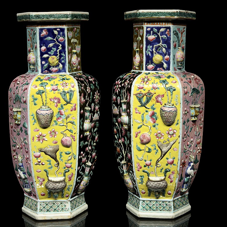 Pair of hexagonal vases 