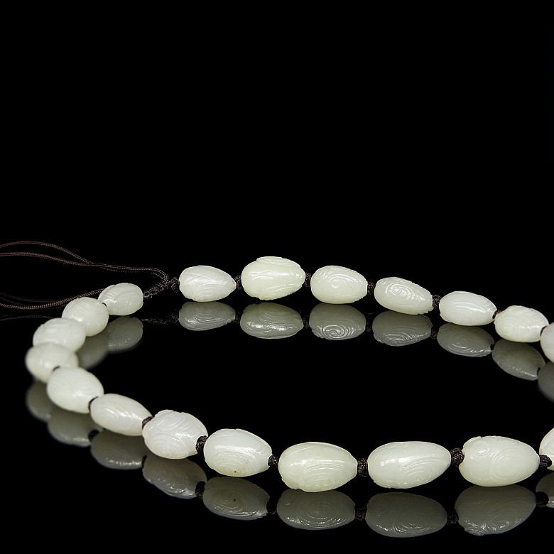 Necklace with cicada beads in white jade, Western Zhou