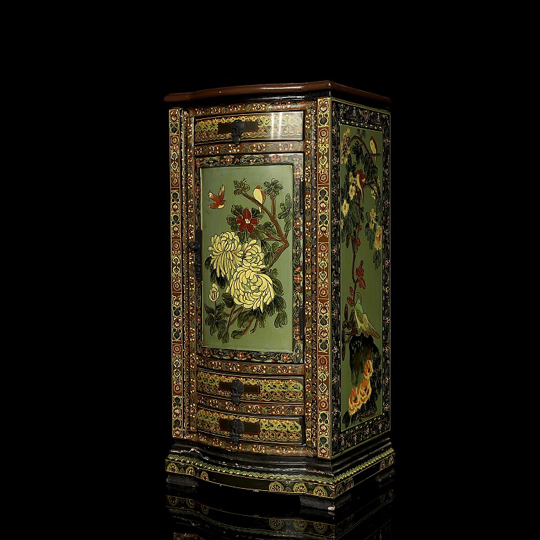 Asian lacquered wooden commode chest of drawers, 20th century