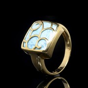 Yellow gold ring with turquoise