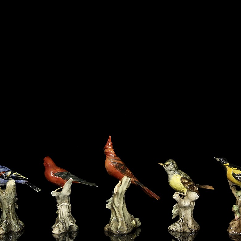 Group of five porcelain birds, 20th century