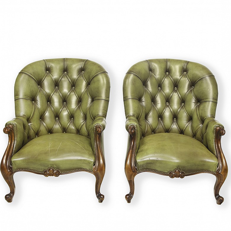 Valentí. Wooden three-piece suite with capitonné leather upholstery, 20th century