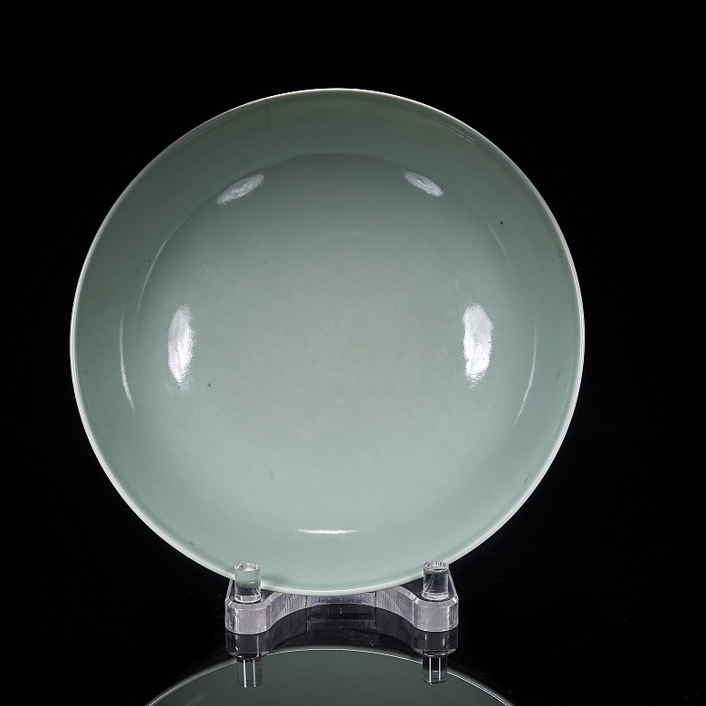 Celadon-glazed porcelain bowl ‘Peonies’, Qing dynasty