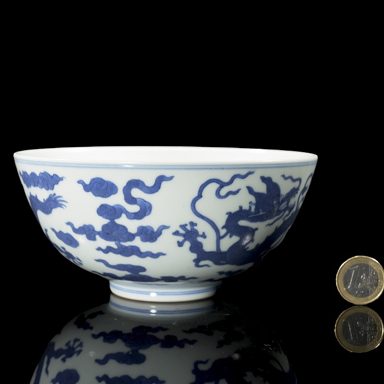 Porcelain bowl ‘Dragons’, with Jiaqing seal