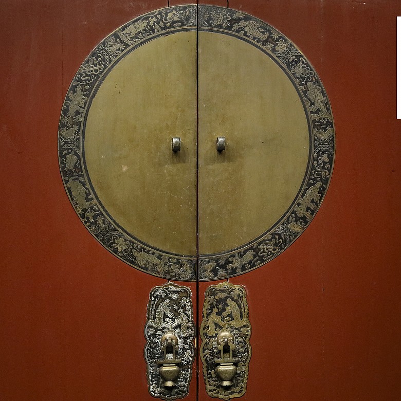 Chinese cupboard lacquered in red, 20th century