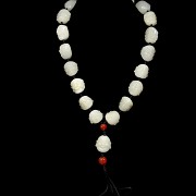 Necklace with white jade beads, Ming dynasty