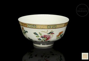 Enamelled porcelain ‘Garden’ bowl, with Qing seal