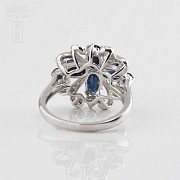 Sapphire ring in 18k white gold and diamonds