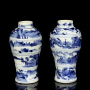 Pair of small blue and white vases, Qing dynasty