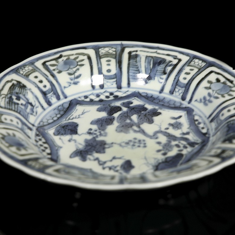 Plato de porcelana azul y blanco, S.XX