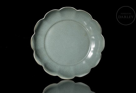 Plato de cerámica vidriada celadón 