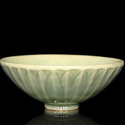 A longquan celadon bowl, Song dynasty or later