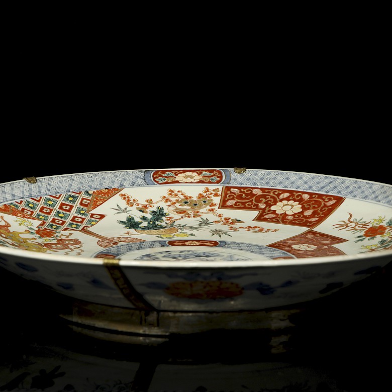 Japanese Imari porcelain dish, late 19th century