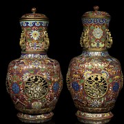 Pair of giratiorian vases, 19th - 20th century