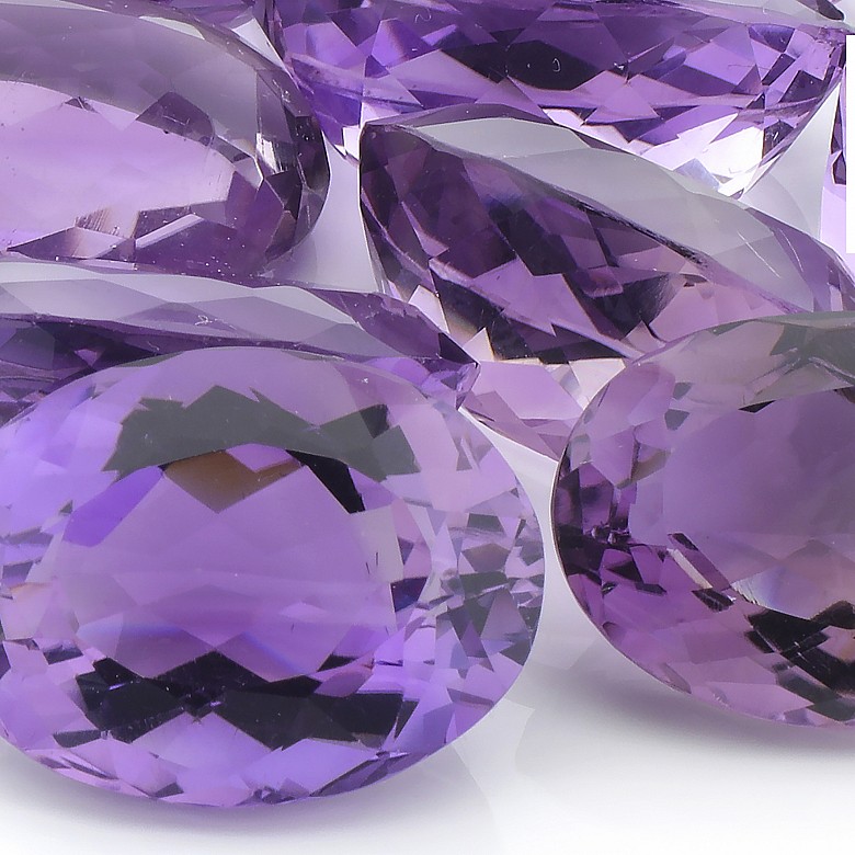 Lot of amethysts oval size 240 cts