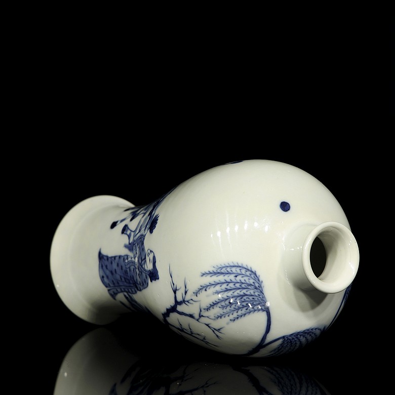 Meiping vase in blue and white, Qing dynasty