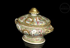 Porcelain enamelled tureen, Canton, 20th century