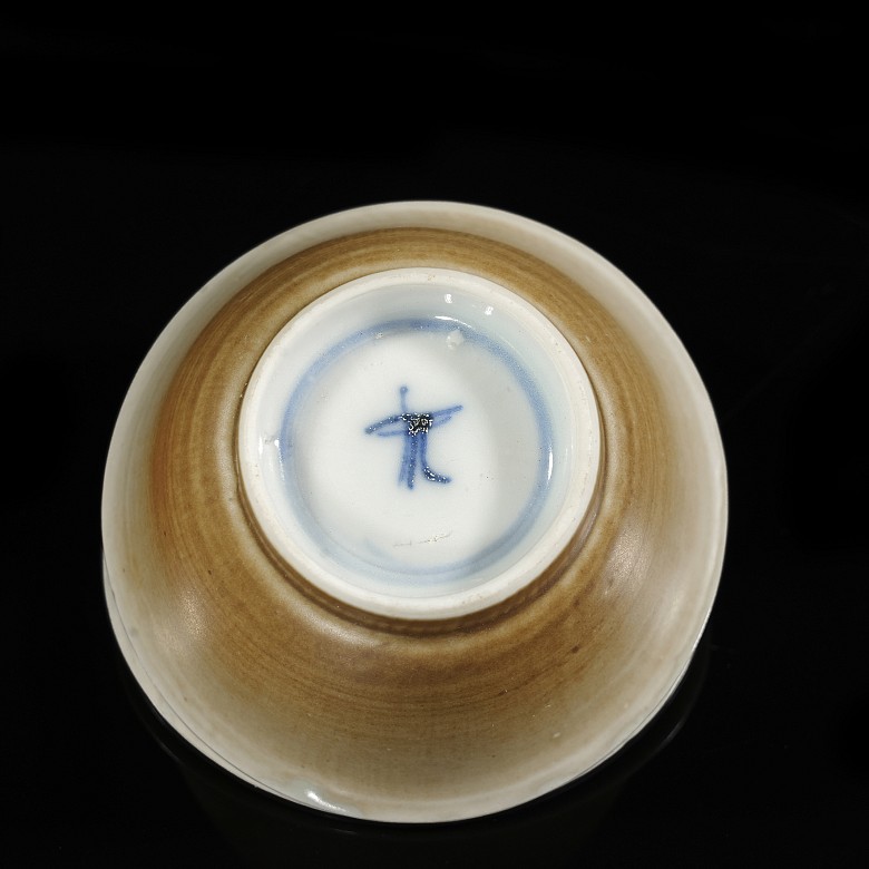 Pair of glazed porcelain bowls, with mark on the base