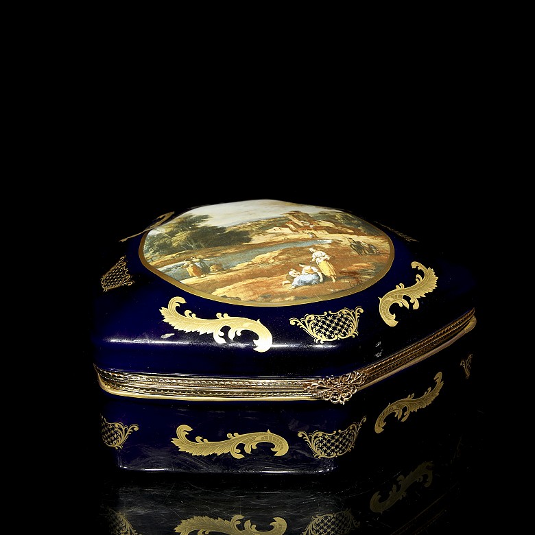 French porcelain jewellery box, Sèvres style, early 20th century