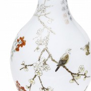 A Falangcai porcelain vase with nature and birds, Qianlong (1736 - 1795).