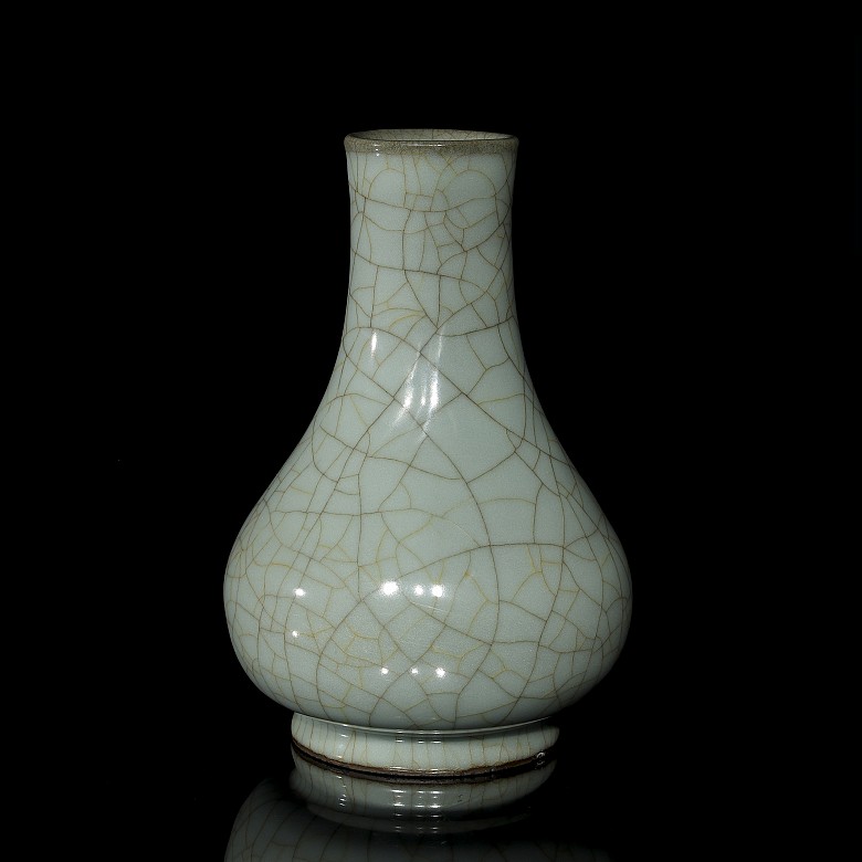 Vase with blue glaze, Geyao style