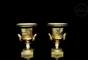 Pair of Medici-style vases, 19th century