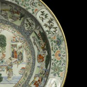 Large porcelain bowl ‘Palace Scenes’, Qing dynasty