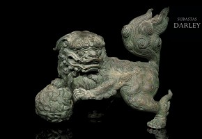 Figure of a lion in bronze, China, 20th century