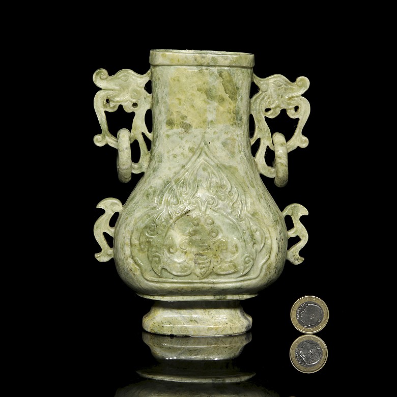 Carved stone vase ‘Dragons’, 20th century - 4