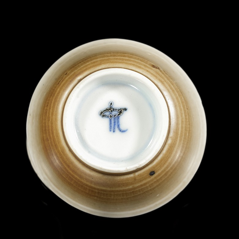 Pair of glazed porcelain bowls, with mark on the base