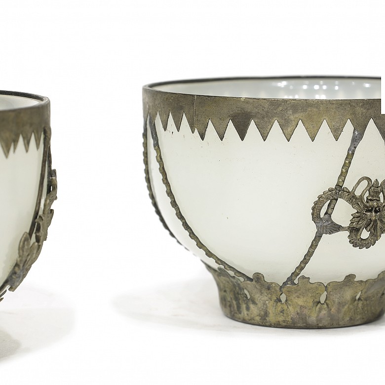 Set of glass bowls and metal mount, 20th century