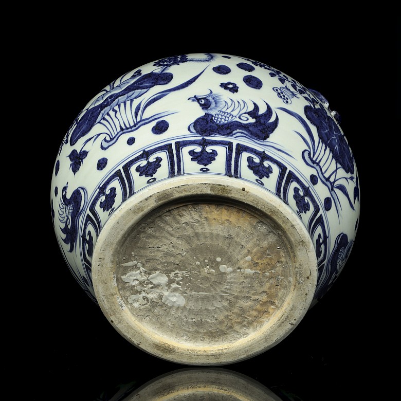 Vase with handles, blue and white, Yuan style