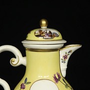 Meissen style yellow porcelain teapot, 20th century