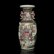 Porcelain vase ‘Scenes’, Qing dynasty